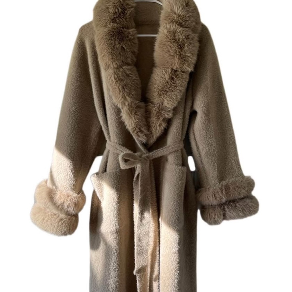 Luxurious Tan Faux Fur Trimmed Robe